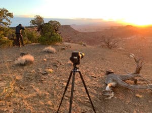 shows camera in verticle position using an l bracket